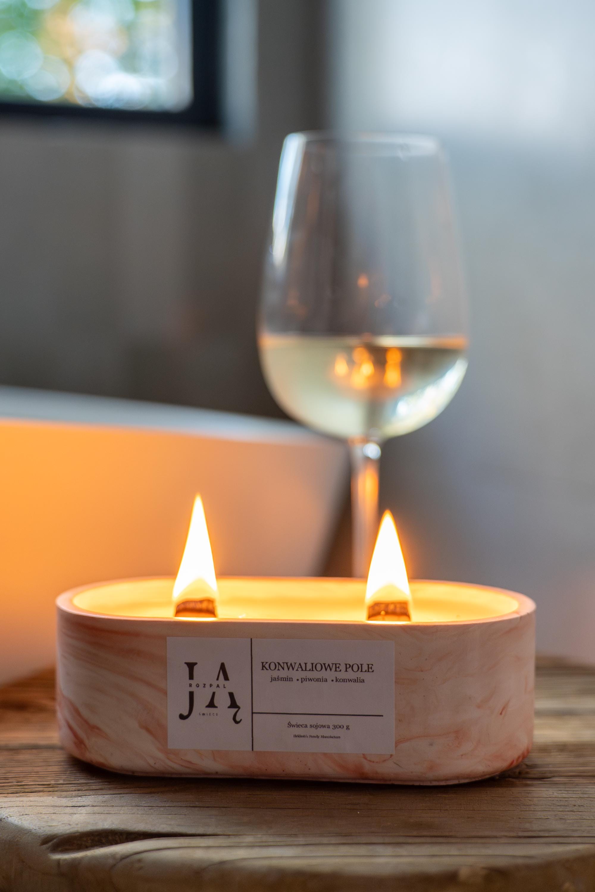 KONWALIOWE POLE | kwiatowa świeca sojowa pełna lekkości