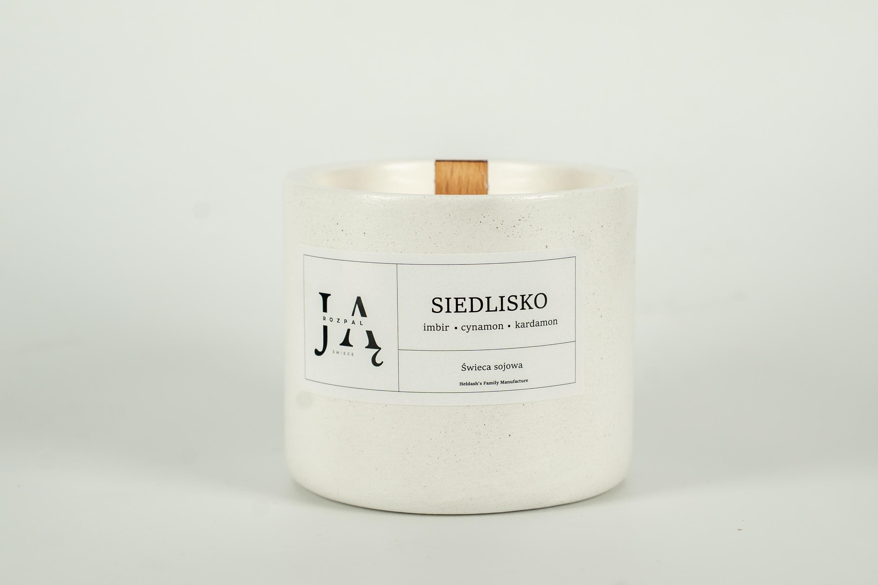 SIEDLISKO | rozgrzewająca świeca sojowa o korzennym charakterze
