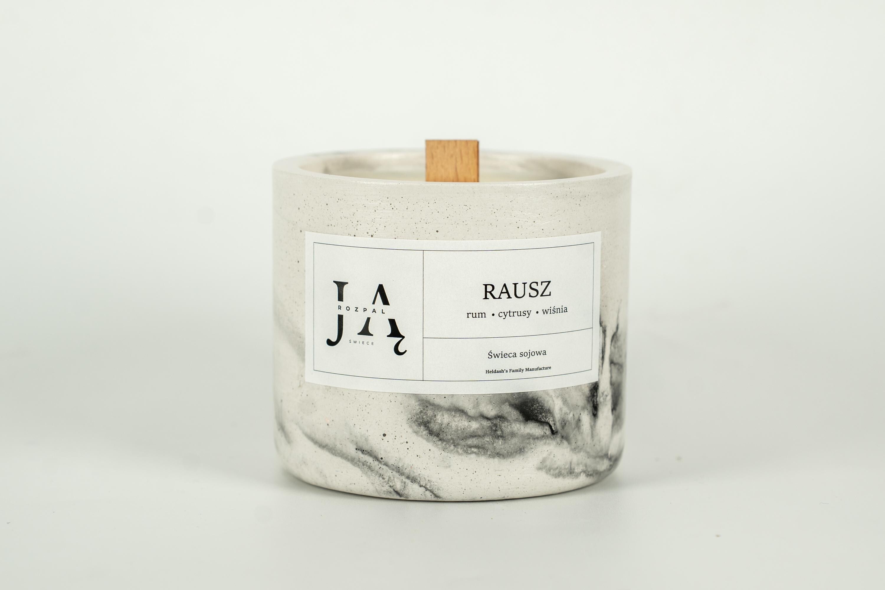 RAUSZ | intensywna świeca sojowa z nutą rumu i wiśni