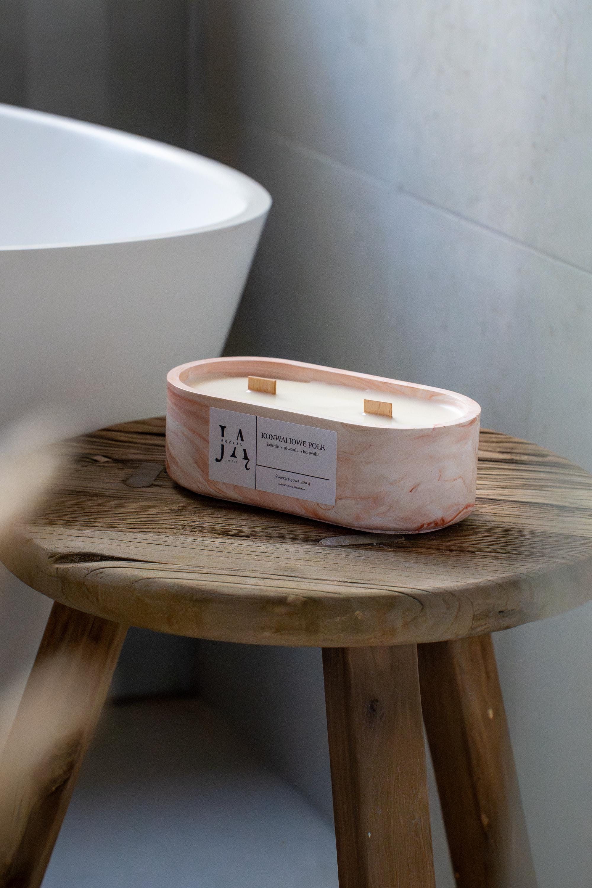 KONWALIOWE POLE | kwiatowa świeca sojowa pełna lekkości