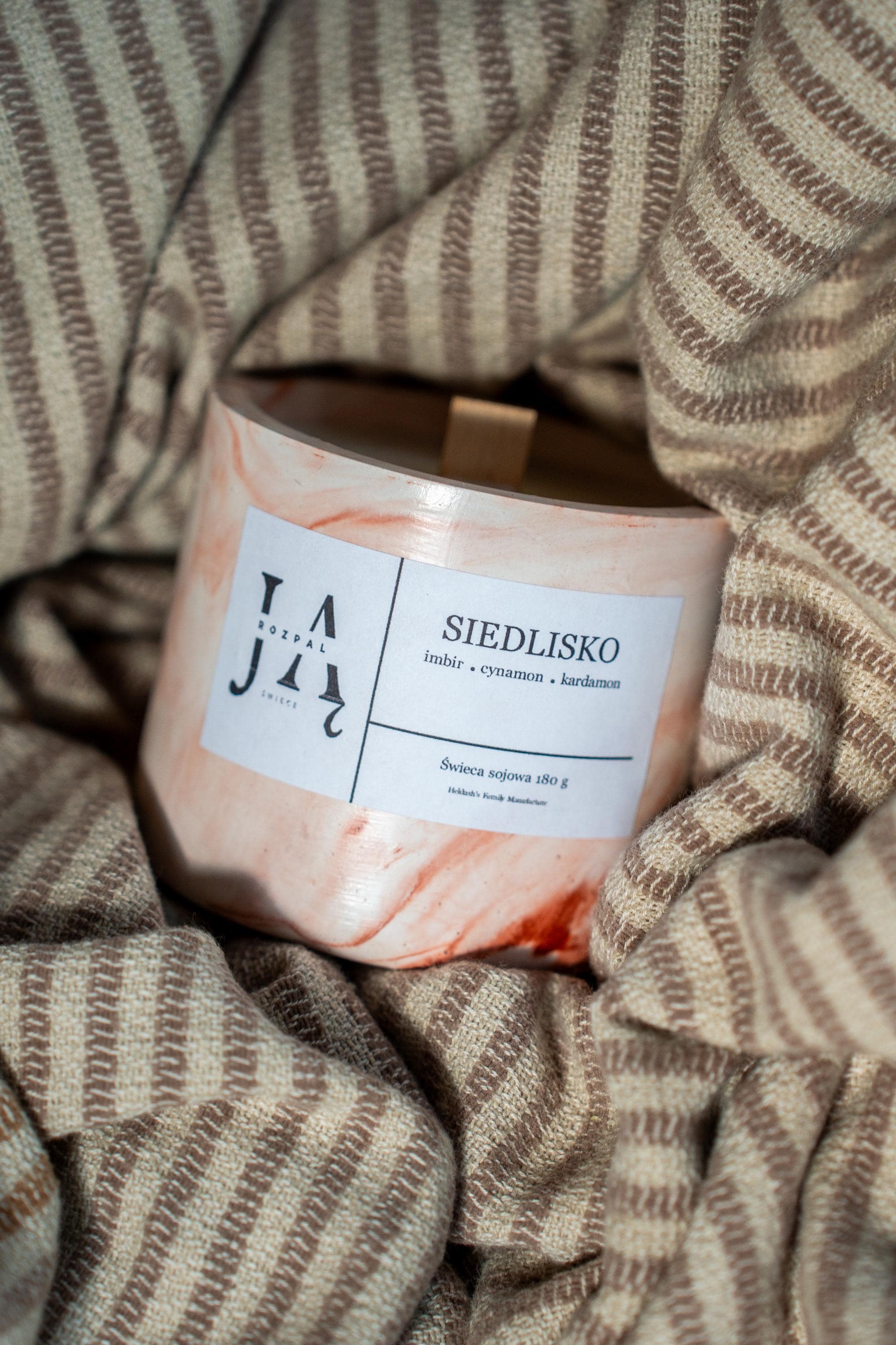 WEBSITE | Wärmende Sojakerze mit würzigem Charakter