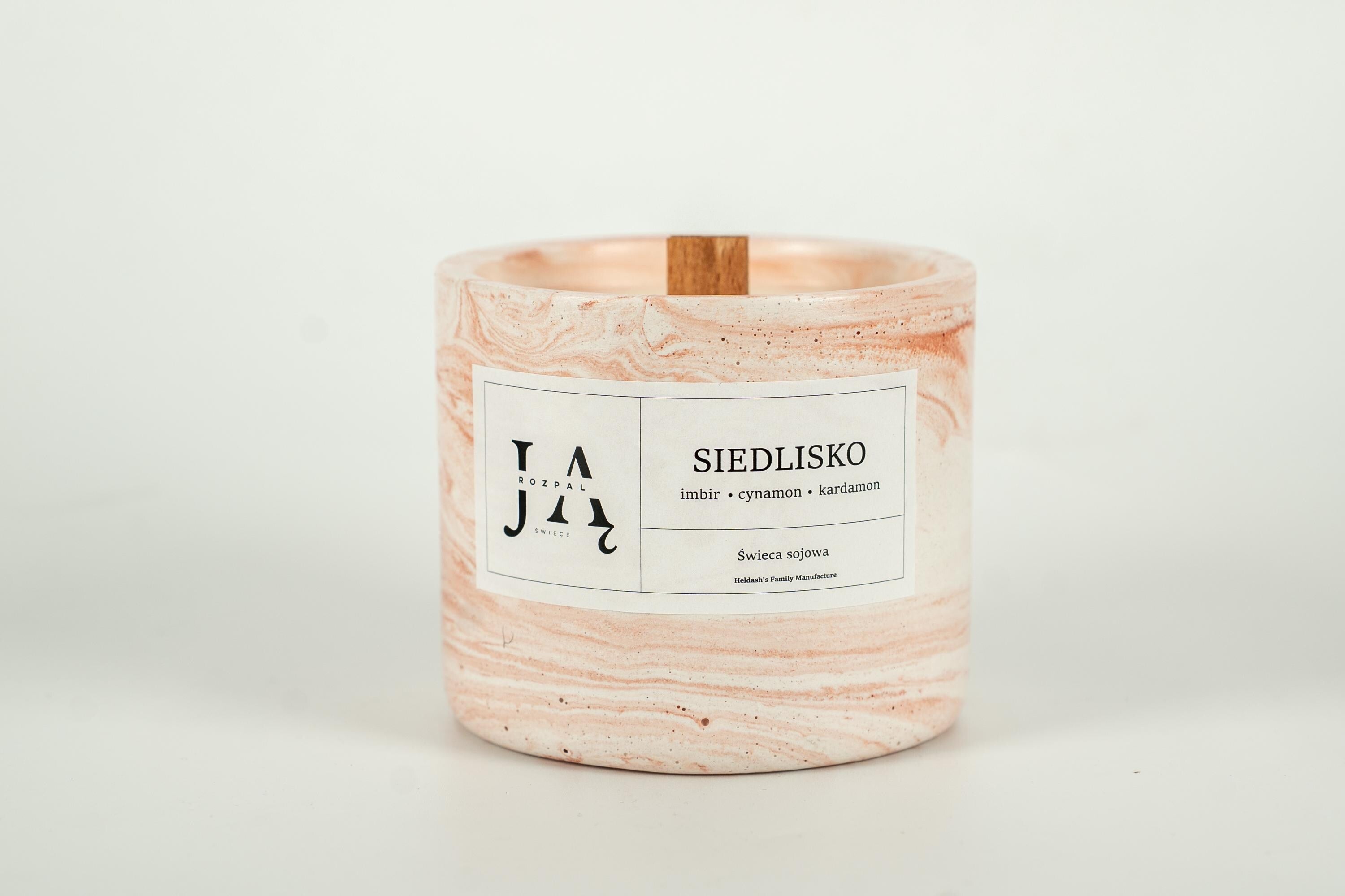 SIEDLISKO | rozgrzewająca świeca sojowa o korzennym charakterze