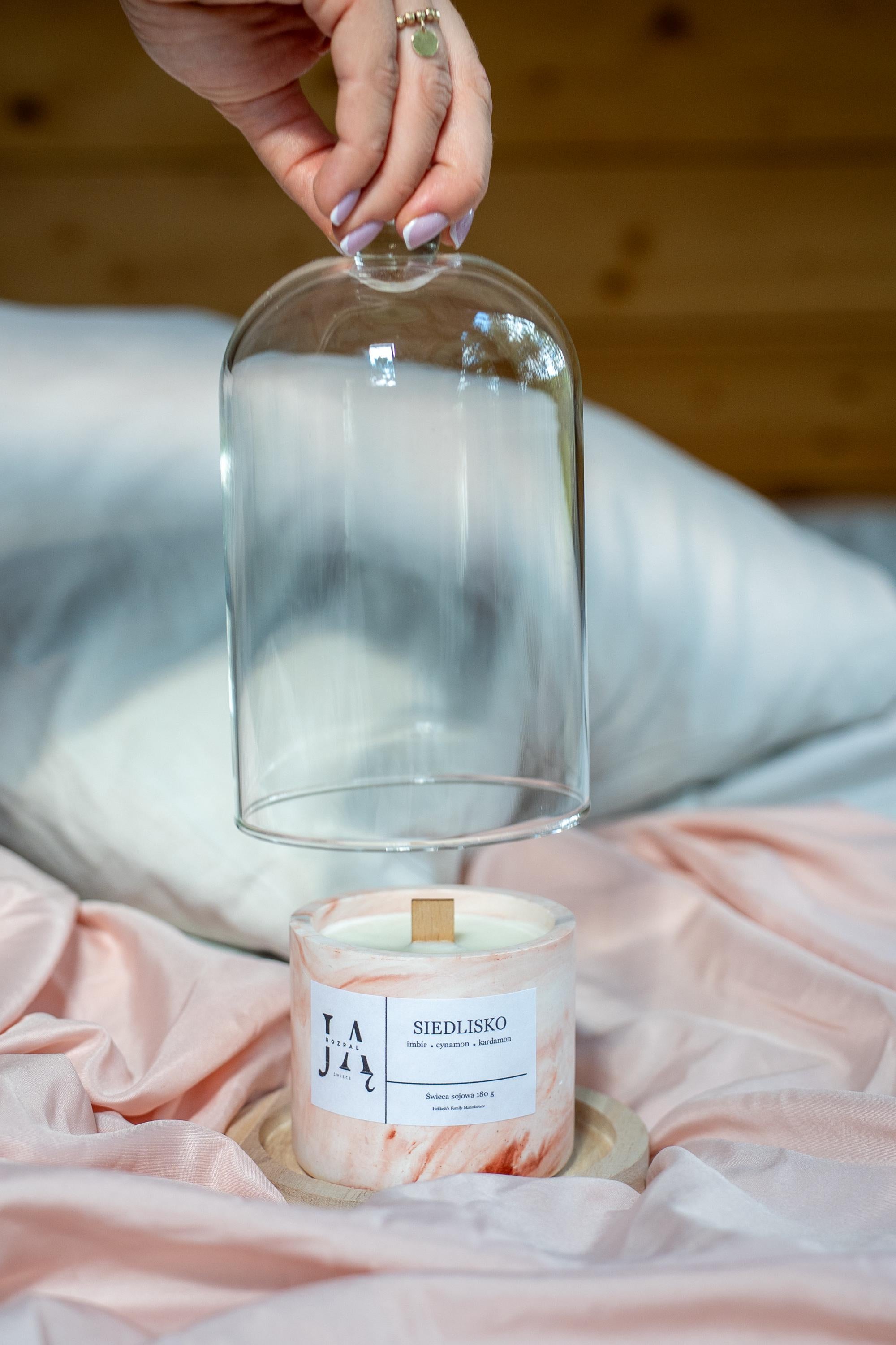 SIEDLISKO | rozgrzewająca świeca sojowa o korzennym charakterze