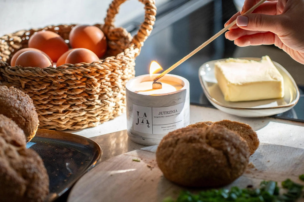 JUTRZNIA | naturalna świeca sojowa o cytrusowej świeżości - Rozpal Ją