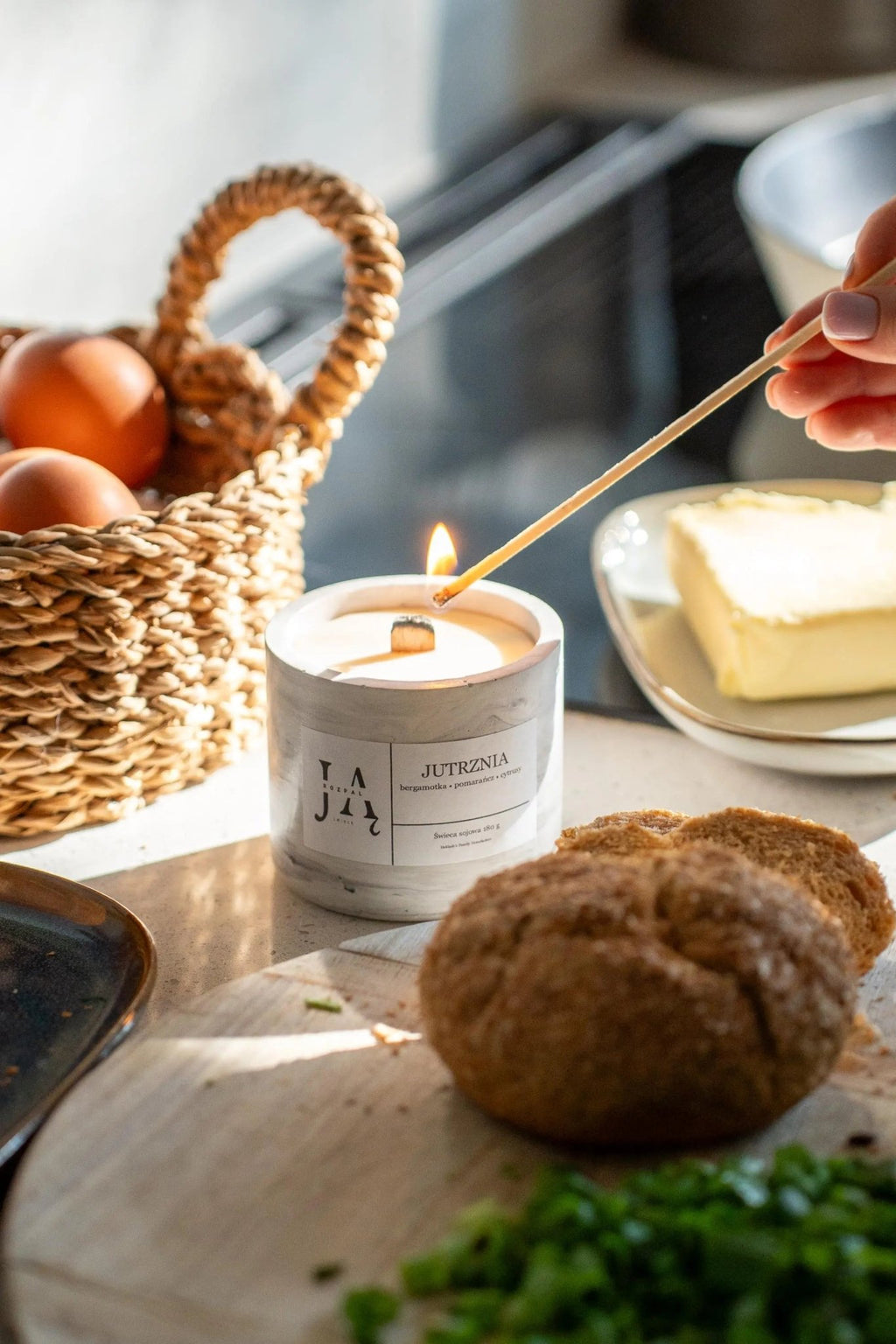 JUTRZNIA | naturalna świeca sojowa o cytrusowej świeżości - Rozpal Ją