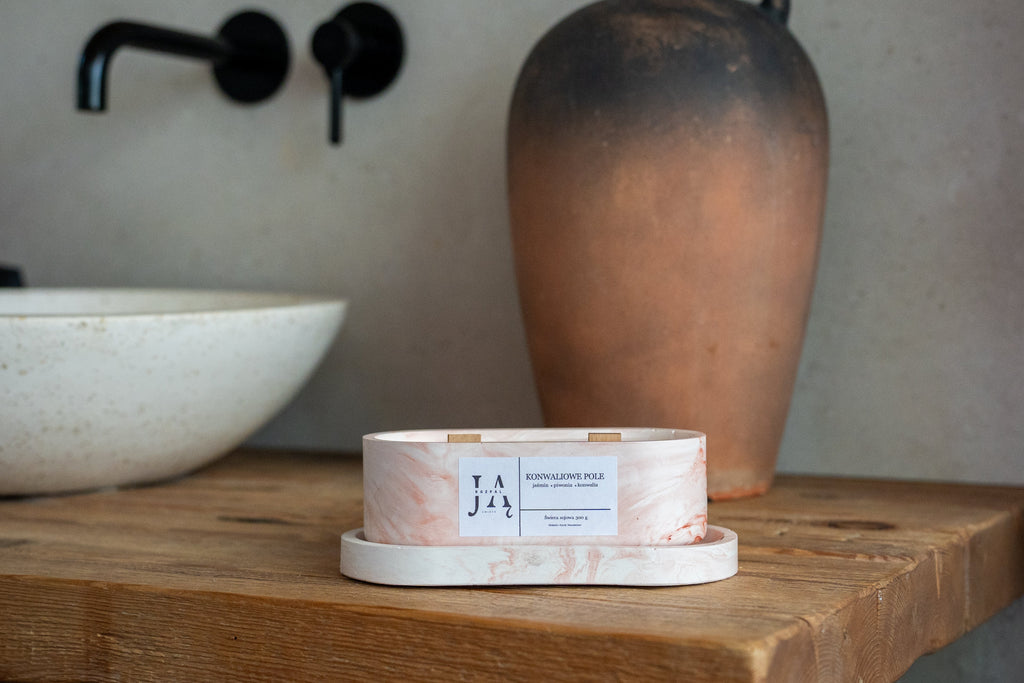 Świeca sojowa KONWALIOWE POLE kwiatowy charakter | Rozpal Ją Rozpal Ją