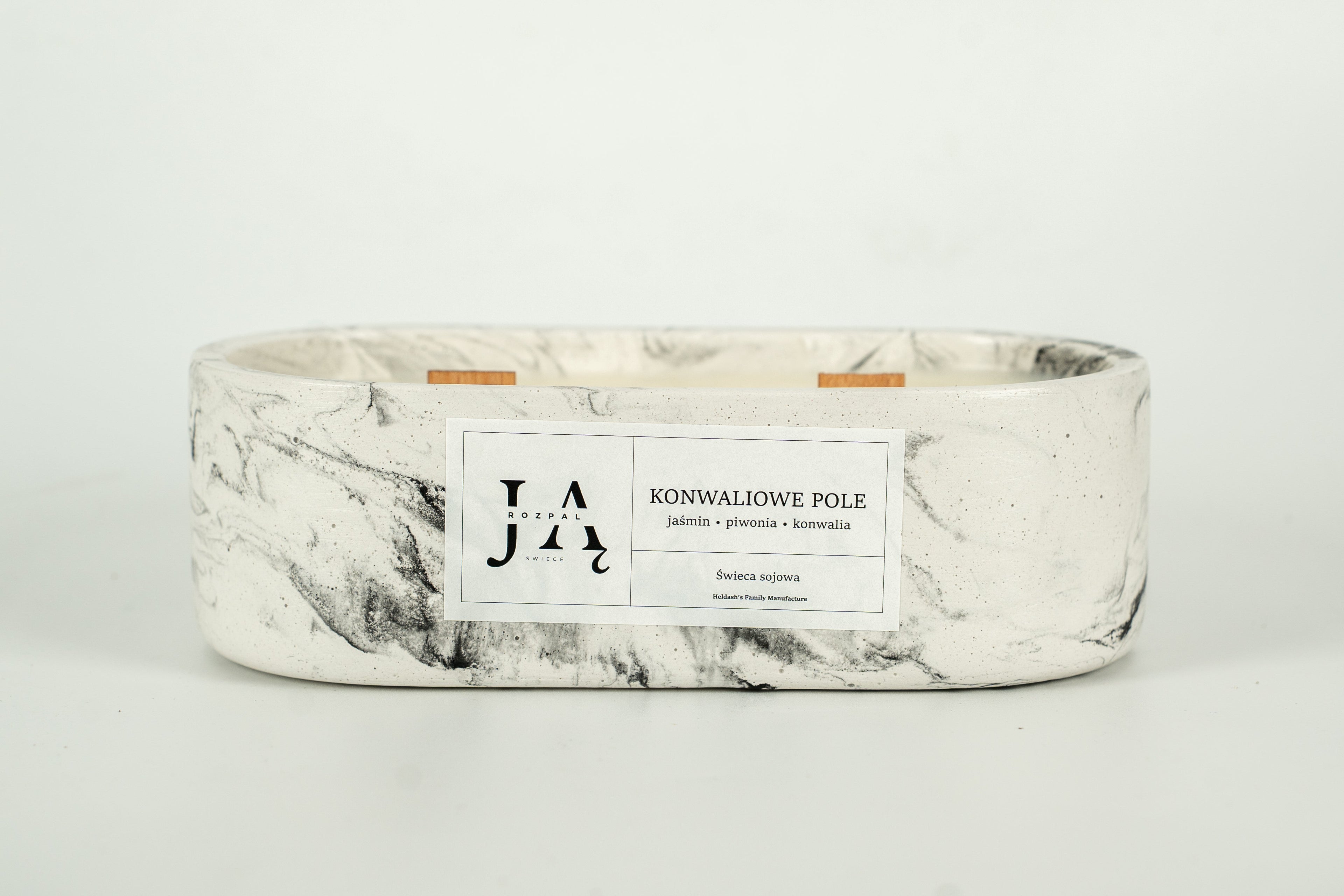 Świeca sojowa "KONWALIOWE POLE" świeca o kwiatowym charakterze - Czarna