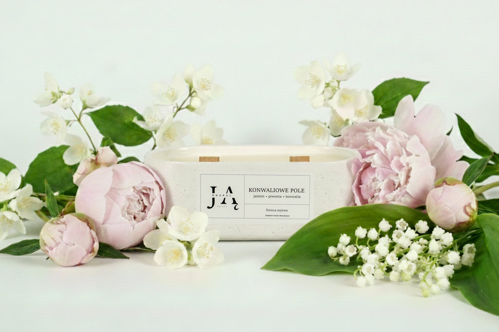 Świeca sojowa "KONWALIOWE POLE" świeca o kwiatowym charakterze