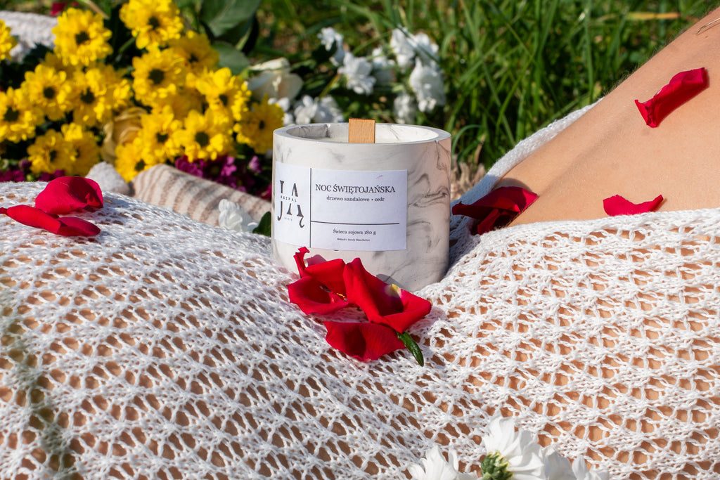 Świeca sojowa NOC ŚWIĘTOJAŃSKA drzewna historia | Rozpal Ją Rozpal Ją