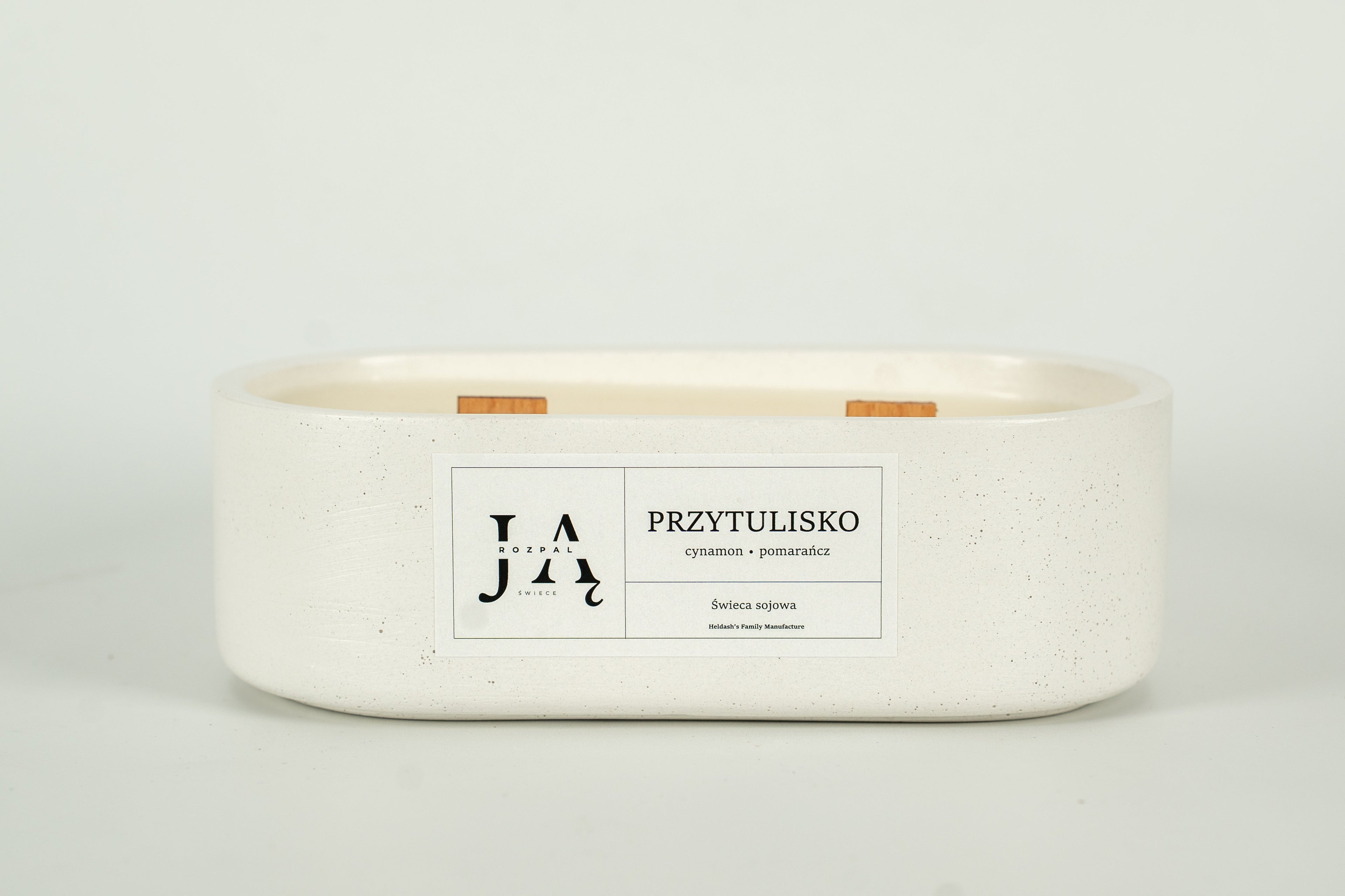 PRZYTULISKO | Świeca sojowa pełna domowego ciepła Rozpal Ją