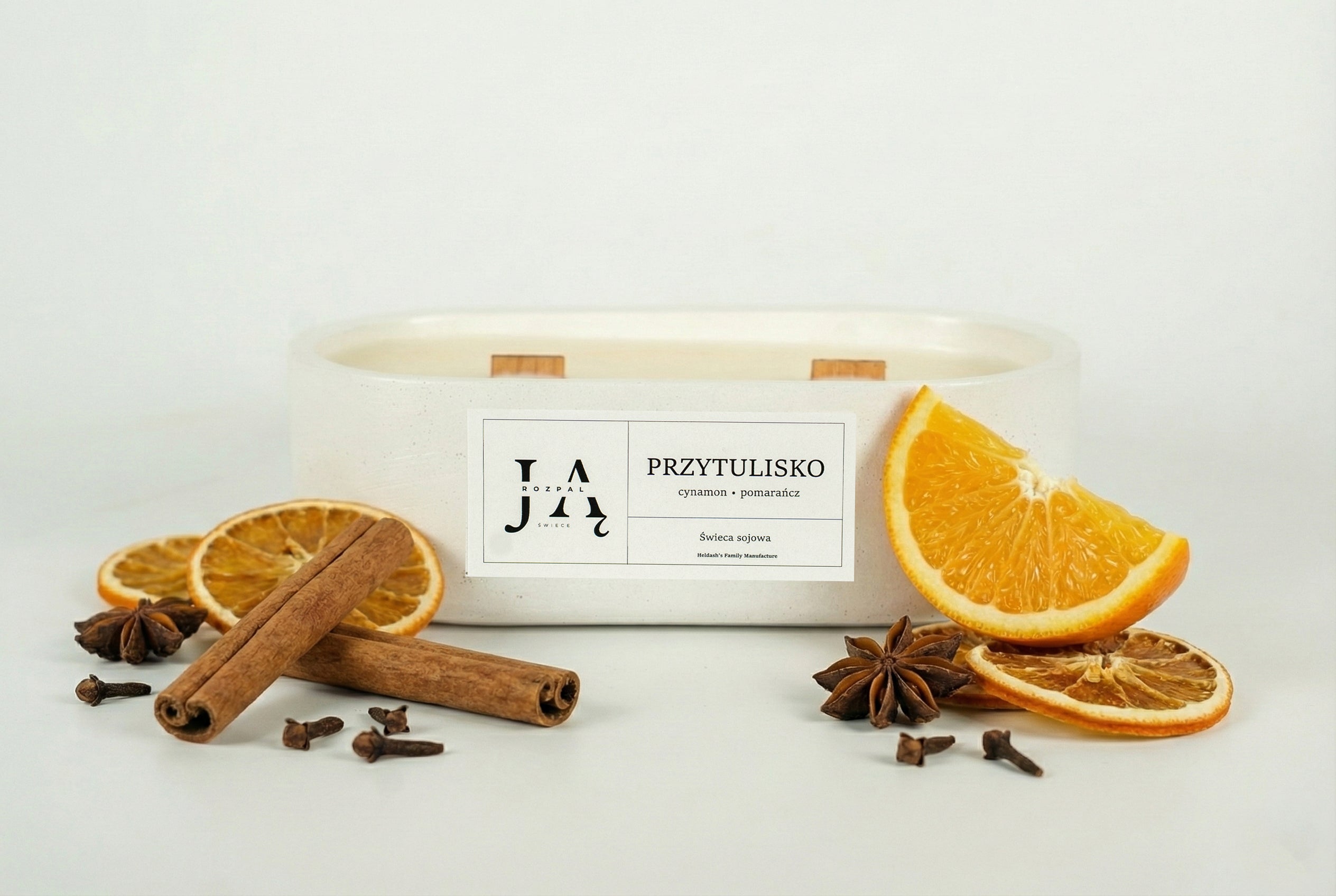 PRZYTULISKO | Świeca sojowa pełna domowego ciepła Rozpal Ją