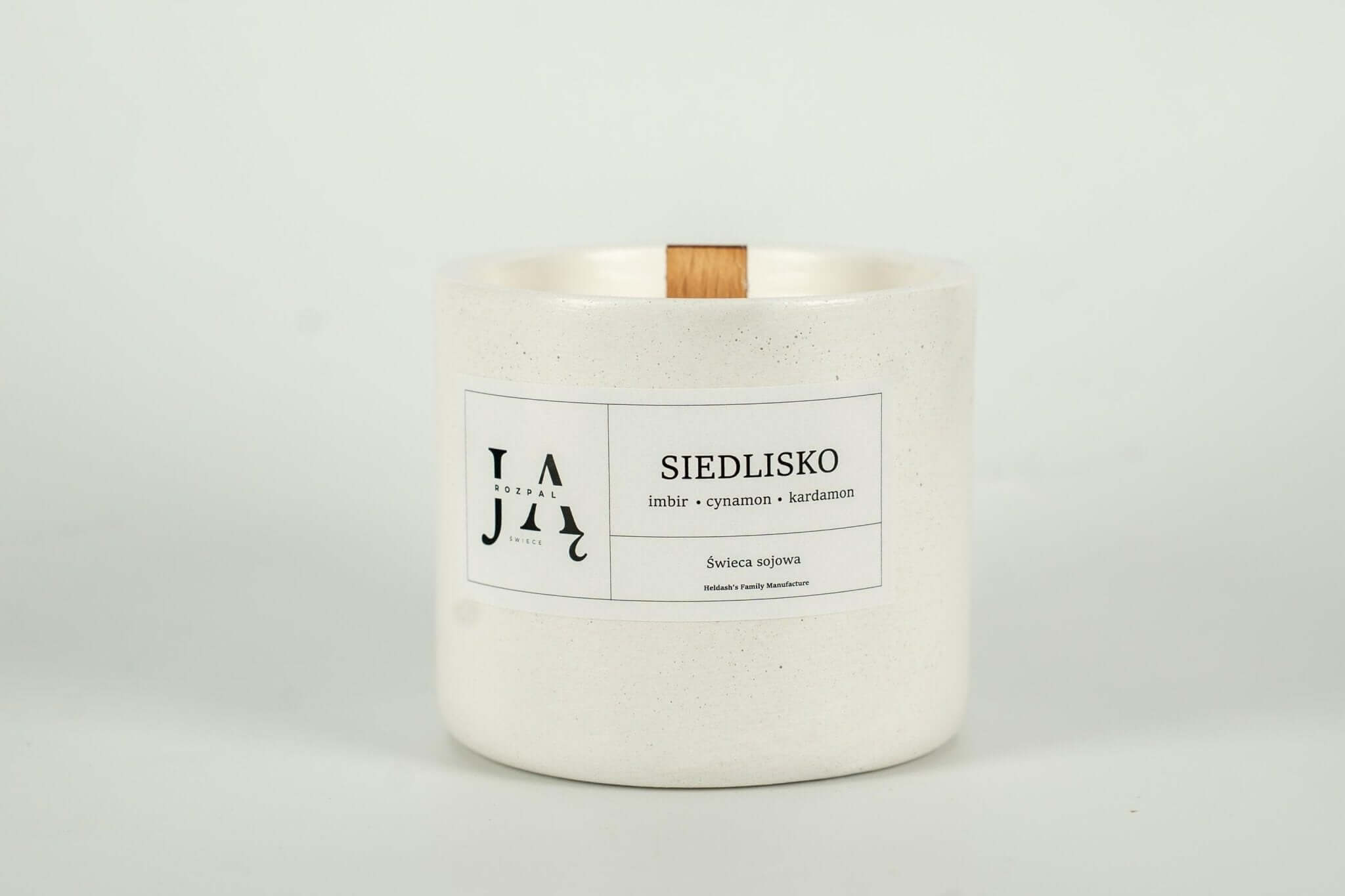 SIEDLISKO | rozgrzewająca świeca sojowa o korzennym charakterze - Rozpal Ją